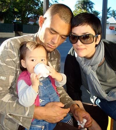 Actress Chika Yasumura with her father Shin Yasumura and mother Carla Ruffino