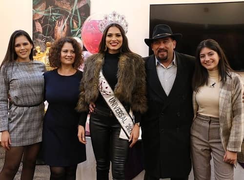 Andrea Meza with mother Alma Carmona, father Santiago Meza, sisters Mariana Meza Carmona and Karen Meza