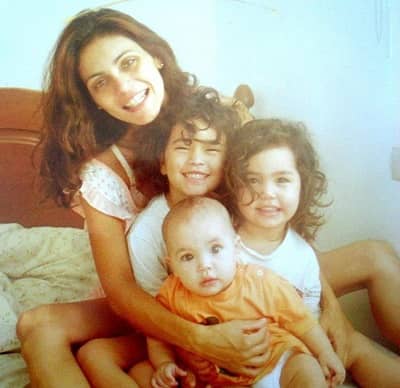 Giovana Cordeiro with mother Lillian Souza, sisters Nat Cordeiro, Dani Cordeiro