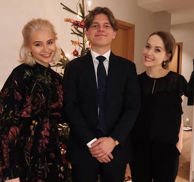 Vivild Falk Berg with her brother Endre Falk Berg and sister Mailin Falk Riise