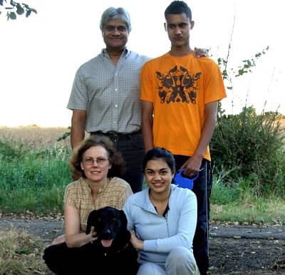 Lisa Ambalavanar with her father mother and brother