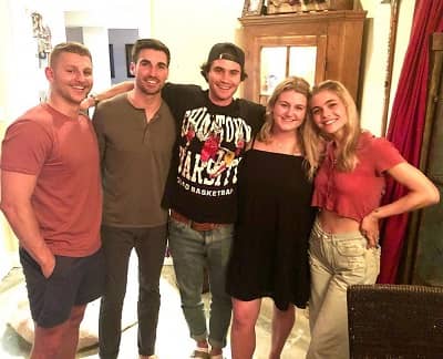 Chase Stokes with mother Jennifer Canning and siblings