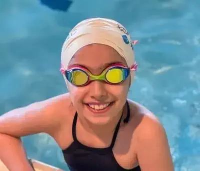Tara Moayedi also do swimming
