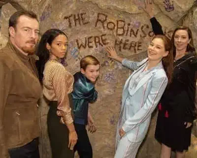 Maxwell Jenkins with Toby Stephens, Taylor Russell, Mina Sundwall and Molly Parker
