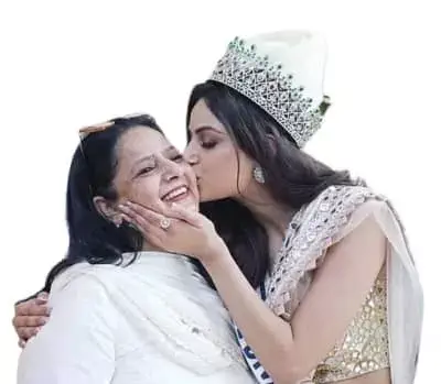 Harnaaz Sandhu with her mother Ruby Sandhu