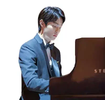 Chan-Young Yoon loves Piano
