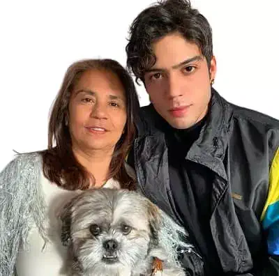 Jeronimo Cantillo with his mother Romualda Saumeth