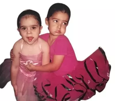 Abril Di Yorio with her sister