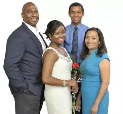Alexis Floyd with her father Mark Floyd, mother Lauren Generette and brother Aric Floyd