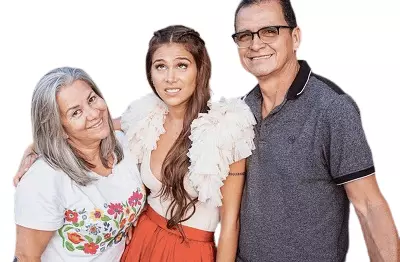 Greeicy Rendon with her father Luis Alberto Rendón and mother Lucy Ceballos