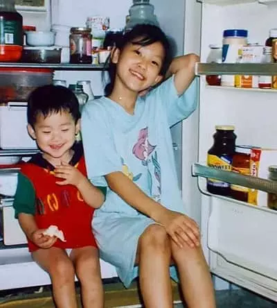 Jin Ha with sister