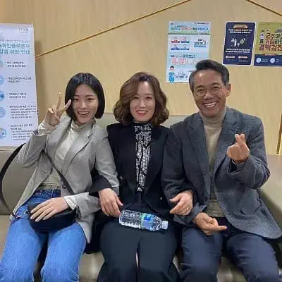 Lee Soo Kyung with cast Law School