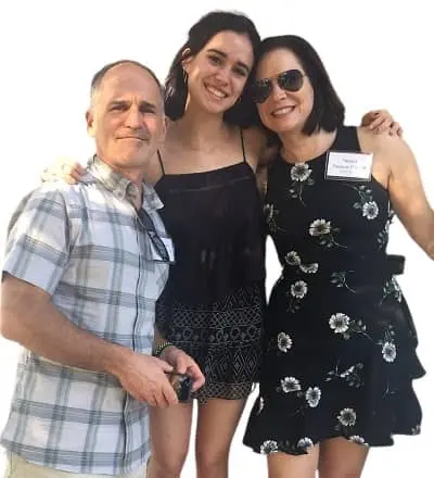 Emma Pasarow with her father Ted Pasarow and mother Susan Pasaro