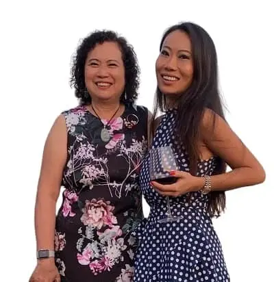 Kelly Mi Li with her mother