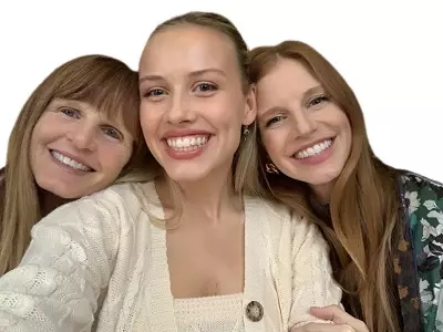 Gracie Dzienny with her Mother and Sister