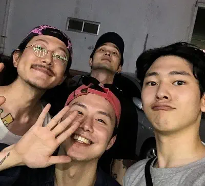 Jung Ha Joon with his friends