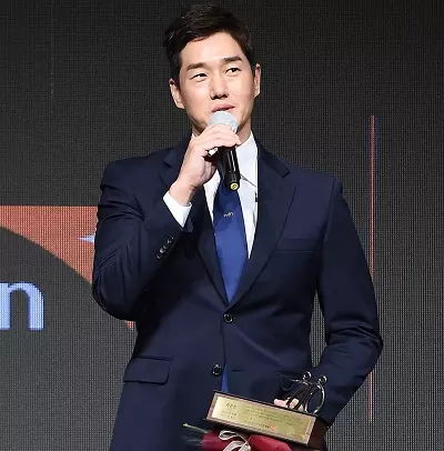 Money Heist Korea Joint Economic Area Actor Yoo Ji Tae Wikipedia