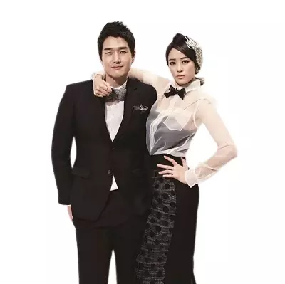 Yoo Ji Tae with his wife Kim Hyo-jin