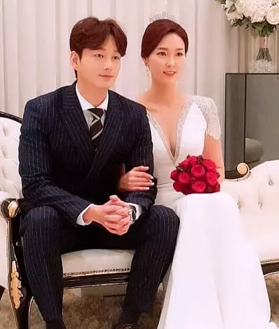 Lee Hyun-wook at his sister's wedding