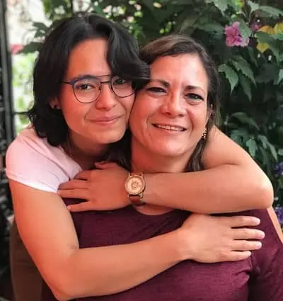 Mabel Cadena with her mother Dulce Cadena