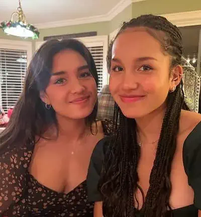 Sofia Wylie with her sister Isabella