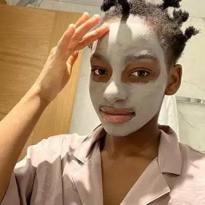Kyo Ra giving skin care tips to her followers