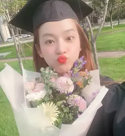 Park Ju-hyun on her graduation day