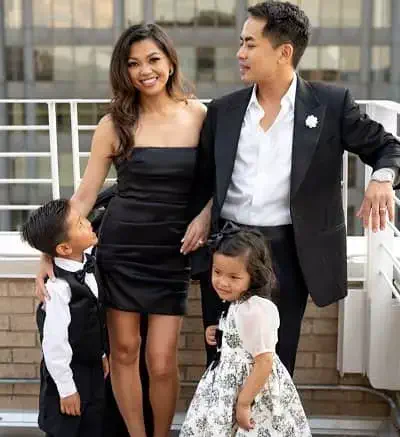 Washington Ho with his wife Lesley Ho and Kids