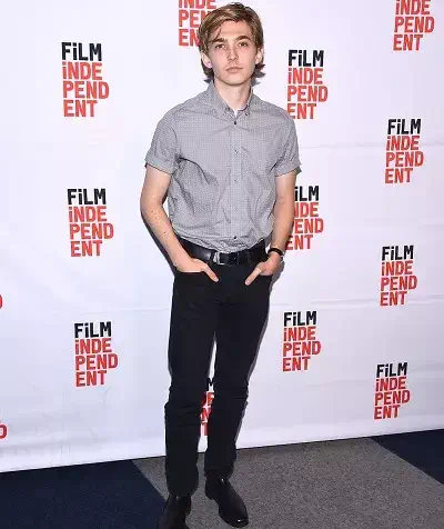 Austin Abrams height and weight