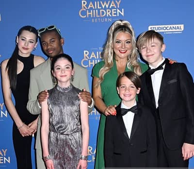 Eden Hamilton with The Railway Children Return Cast