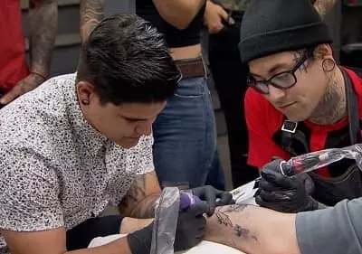 Hiram Casas Making a Tattoo