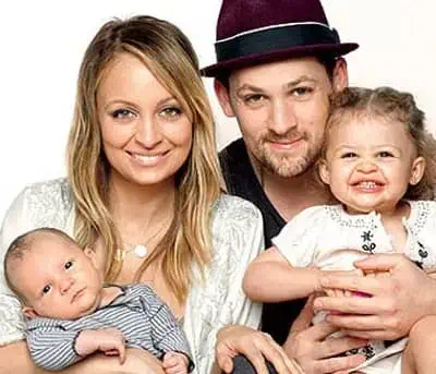 Joel Madden with his wife Nicole Richie and childrens