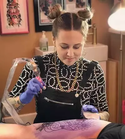 Katie McGowan making a tattoo