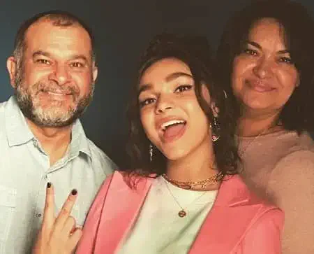 Paulina Chávez with her parents