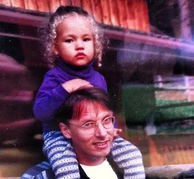 Solea Pfeiffer with her father in childhood