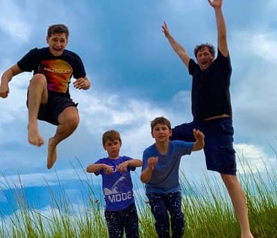 Alex Mashinsky with his sons