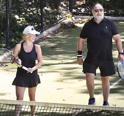Britney Theriot and Russell Crowe playing tennis