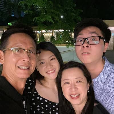Isabella Wei with her father mother and brother