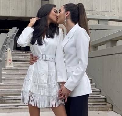 Mariana Varela kissing Fabiola Valentín