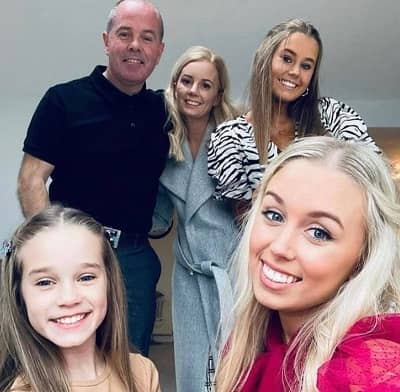 Alisha Weir with her father mother and sisters