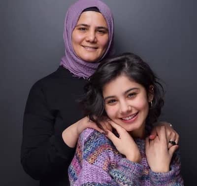 Helin Kandemir with her mother