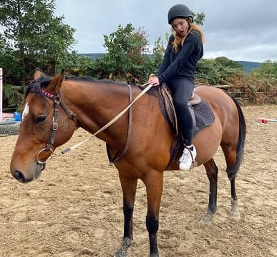 Eleanor Mclynn riding horse