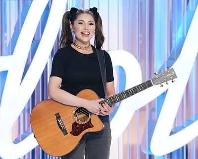 Caroline Kole in American Idol