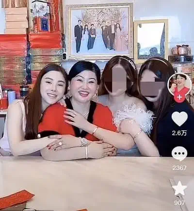 Abby Choi with her sisters and mother