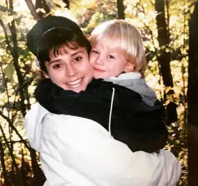 Childhood photo of Calahan Skogman with mother