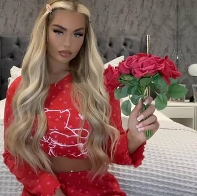 Jessica Smith with red roses