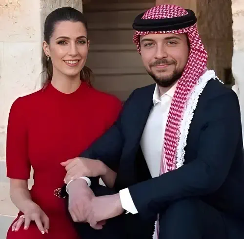Hussein bin Abdullah with his wife Rajwa Al Saif
