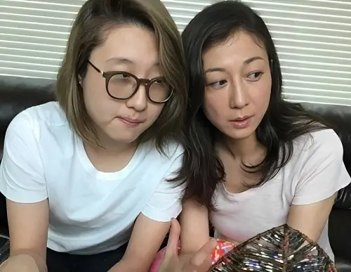 Elaine Ng Yi-Lei with her mother