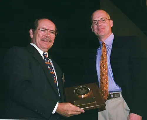 Gene Wojciechowski collecting 1997 Illinois Sportswriter of the Year Award
