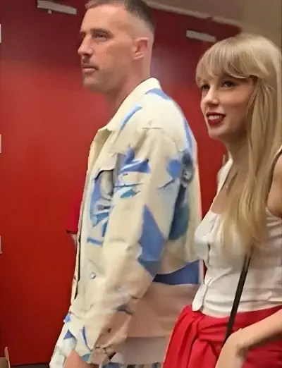 Taylor Swift Spotted with Travis Kelce